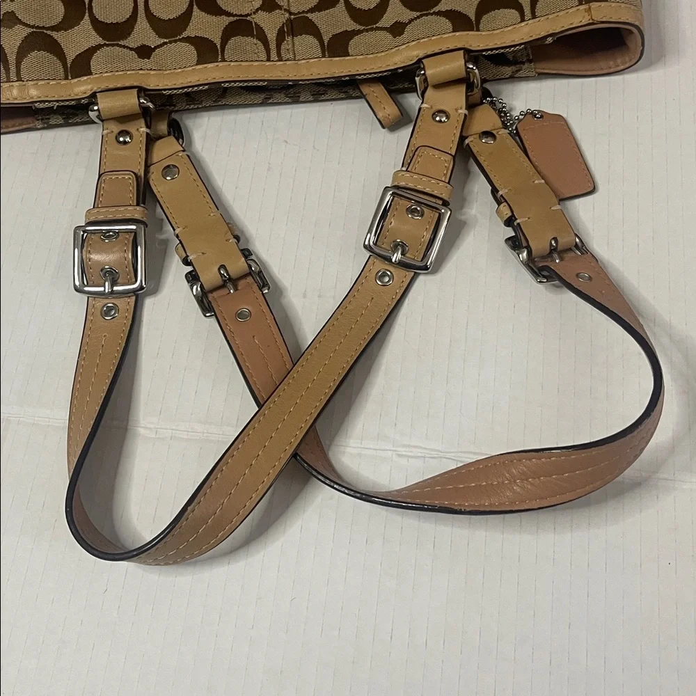 Coach Signature Tote. - Picture 13 of 13